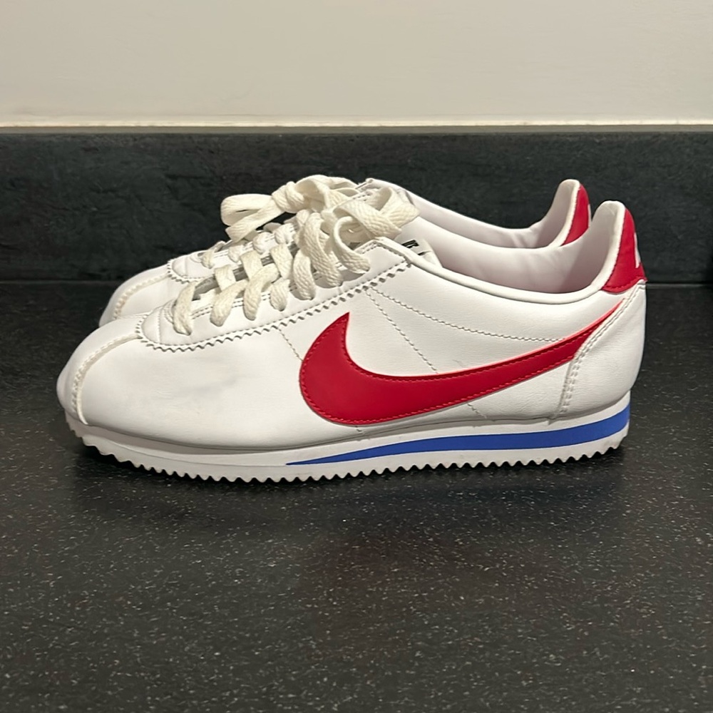 Size 8 women’s Nike Cortez “Forrest Gump” shoes.